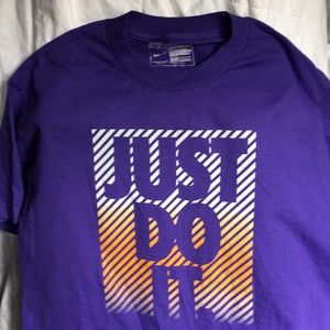 Men’s L Nike Tee